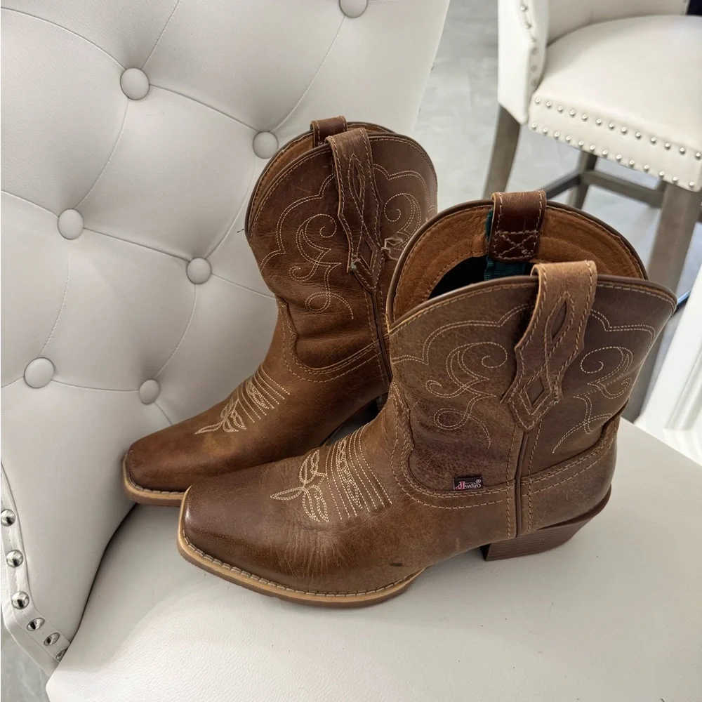 Justin Boots Brown Heeled Boots - Picture 2 of 4